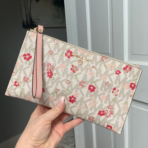 Authentic Michael Kors signature print and floral design large pouch. - Picture 1 of 17